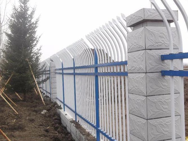 單向防攀爬鋅鋼護欄  